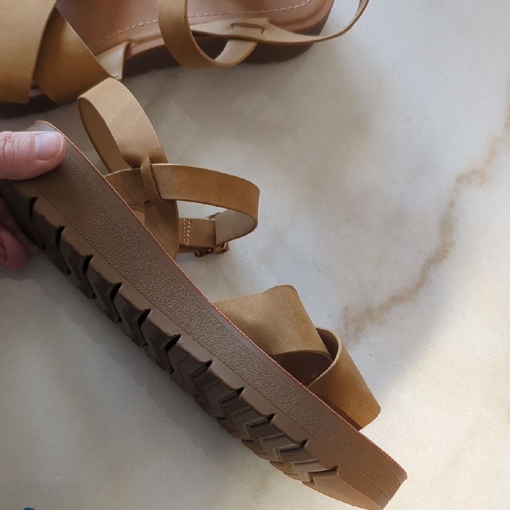 Soda Camel Sandals Size 7 - Picture 6 of 9